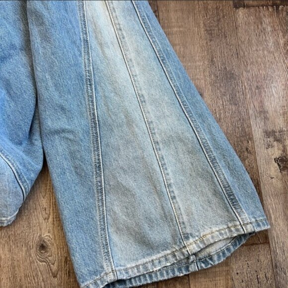 Levi's® Women's Mid-Rise 94's Baggy Wide Leg Jeans - What Else Can I Say 28 x 31 - Picture 6 of 6